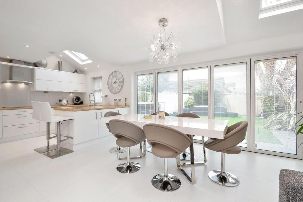 Home In Southsea With Hot Tub, Close To The Sea Portsmouth Extérieur photo